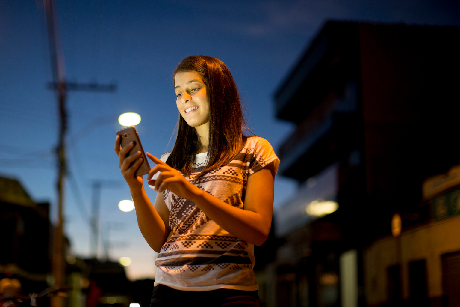 _LUA4926 On 30 March 2016, Winny Moreira, 17, checks her mobile phone on a street in Taiobeiras municipality in the Southeastern state of Minas Gerais, Brazil. Winny was born and raised in Taiobeiras, a town of about 30,000, where she lives with her parents, grandparents and 8-year-old brother, Kennedy Caciano. Winny was 10-years-old when she began using the Internet. During high school, she was cyberbullied and reported the incident to the police. Many of her friends were victims of sexting (sending/receiving sexually explicit photographs or messages via mobile phone) and similar online abuse, which included inappropriate photographs being shared throughout the community. Ashamed of the harassment and bullying they endured, several girls stopped attending school altogether and some even moved away from their community. Winny’s friend, Jessica, now 20, was the victim of cyberbullying, social isolation and embarrassment during high school, when inappropriate images from her mobile phone were shared with her peers in school, following the theft of her phone. The device contained nude images she had taken of herself, but had never shared online. Although Jessica reported the theft to the police, they told her nothing could be done without evidence. Winny supported her friend, and became an advocate against online sexual exploitation and cyberbullying. In 2014, she participated in a UNICEF-supported girl’s empowerment programme in Brasilia and in 2015, was a finalist of UNICEF Brazil’s Safe Surf Campaign for her You Tube video “Internet sem Vacilo,” (Internet without Hesitation). The video provided guidance to girls on the topic of cyberbullying, sexting, online digital citizenship and safety. Last year, Winny graduated from Oswaldo Lucas Mendes Public High School and is now preparing for the national college entrance exam. She would like to attend law school so she can continue her advocacy on behalf of her peers.
“I want to study law because I see so much injustic